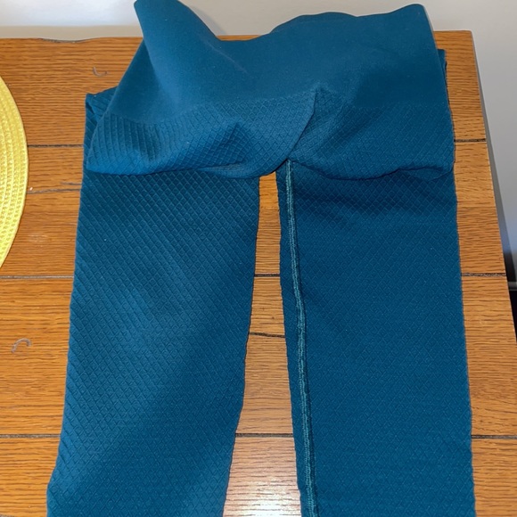 Balance crop top and leggings set, Size Medium - Picture 10 of 13